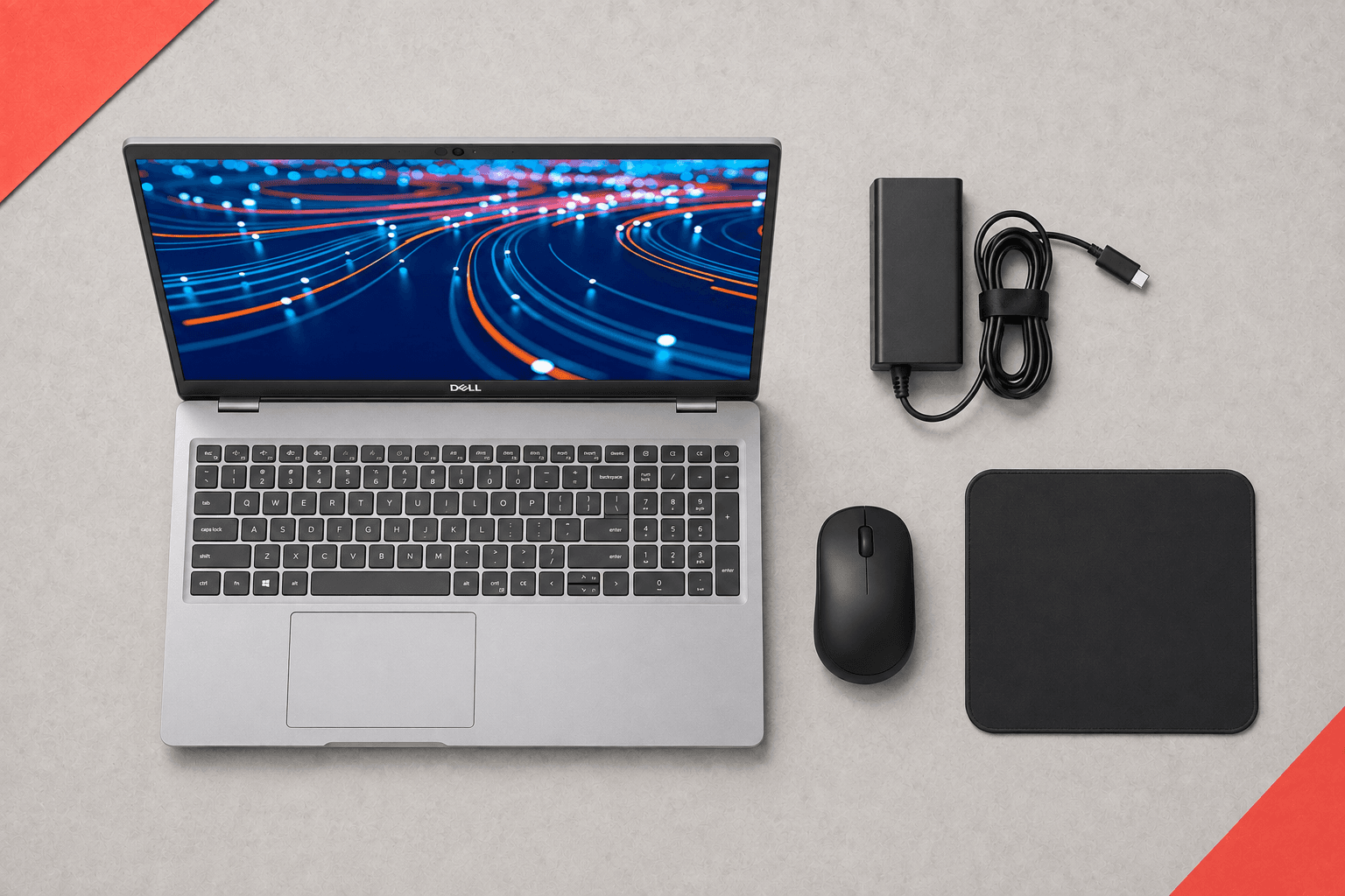 Dell Latitude 5520 노트북 본체와 정품 충전기, 무선 마우스, 마우스패드 구성 이미지