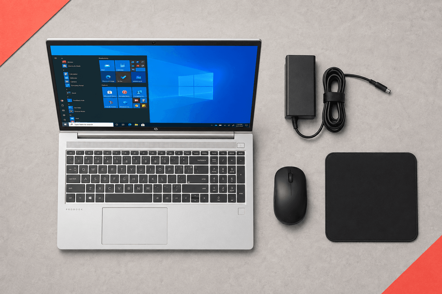 HP ProBook 450 G8 노트북 본체와 정품 충전기, 무선 마우스, 마우스패드 구성 이미지